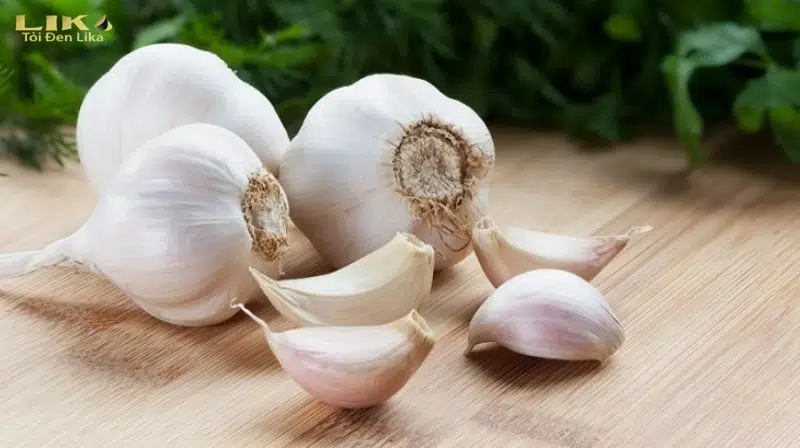 Cách Làm Tỏi Đen Bằng Nồi Áp Suất Nhanh Nhất 3 Chọn những củ tỏi có nhánh to đều nhau