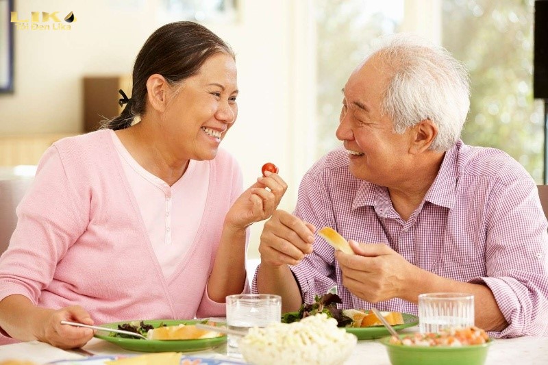 Ăn tỏi đen có tốt cho thận không? Ai không nên ăn tỏi đen? 4 Tỏi đen mang lại nhiều tác dụng hỗ trợ quá trình điều trị bệnh suy thận