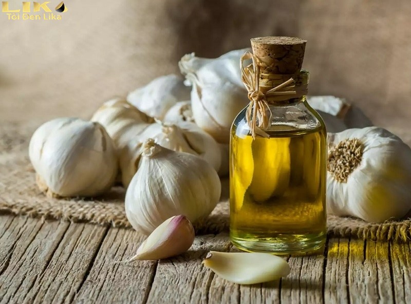 Bật mí 5 cách trị mụn bằng tỏi tại nhà an toàn, hiệu quả 8 Sự hòa quyện giữa dầu oliu và tỏi sẽ giúp bạn cải thiện mụn và chậm lão hóa